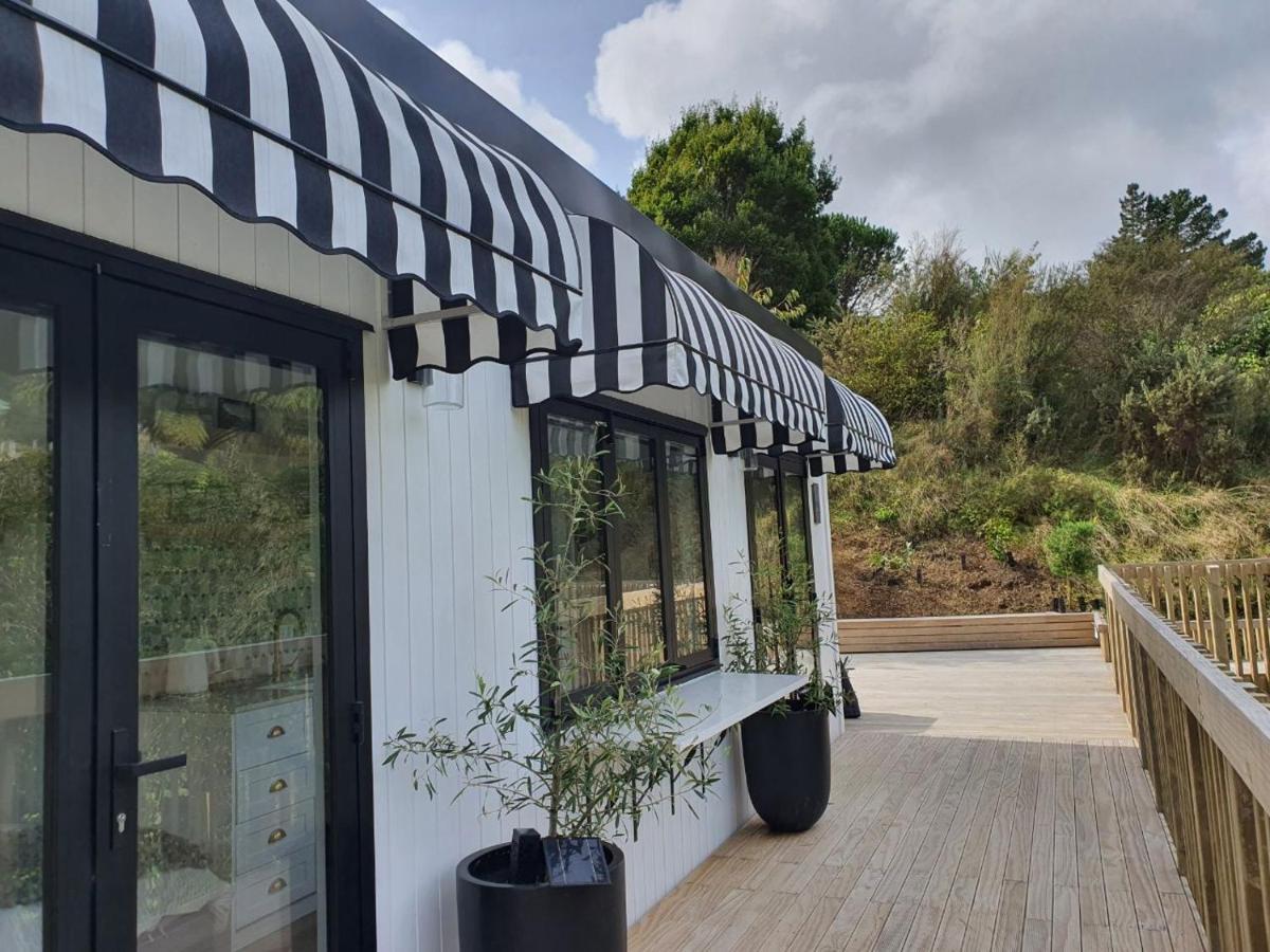 Tiny House With Greenhouse Dining Lower Hutt Exterior photo