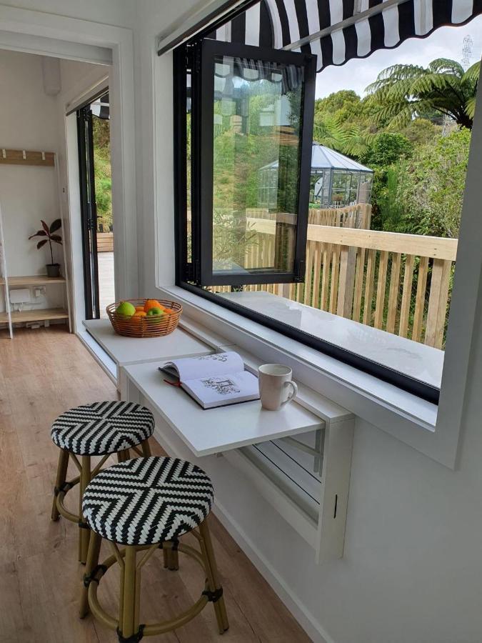 Tiny House With Greenhouse Dining Lower Hutt Exterior photo
