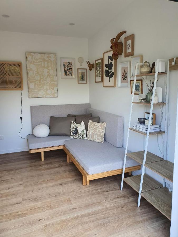 Tiny House With Greenhouse Dining Lower Hutt Exterior photo