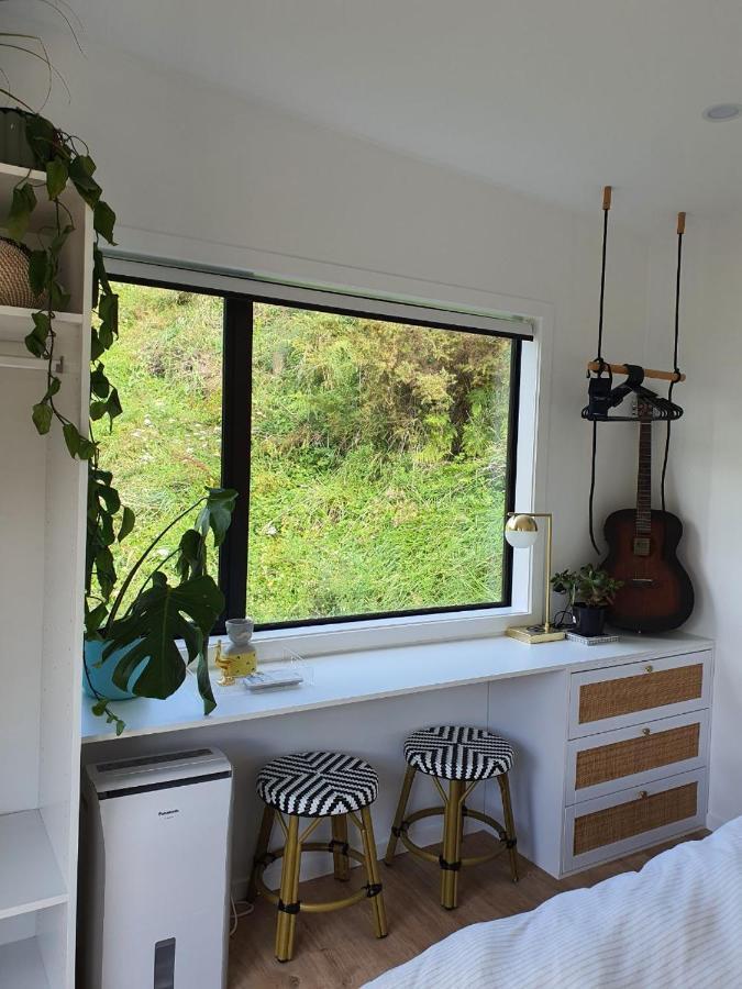 Tiny House With Greenhouse Dining Lower Hutt Exterior photo